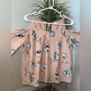 Monteau Cold Shoulder Top Size M